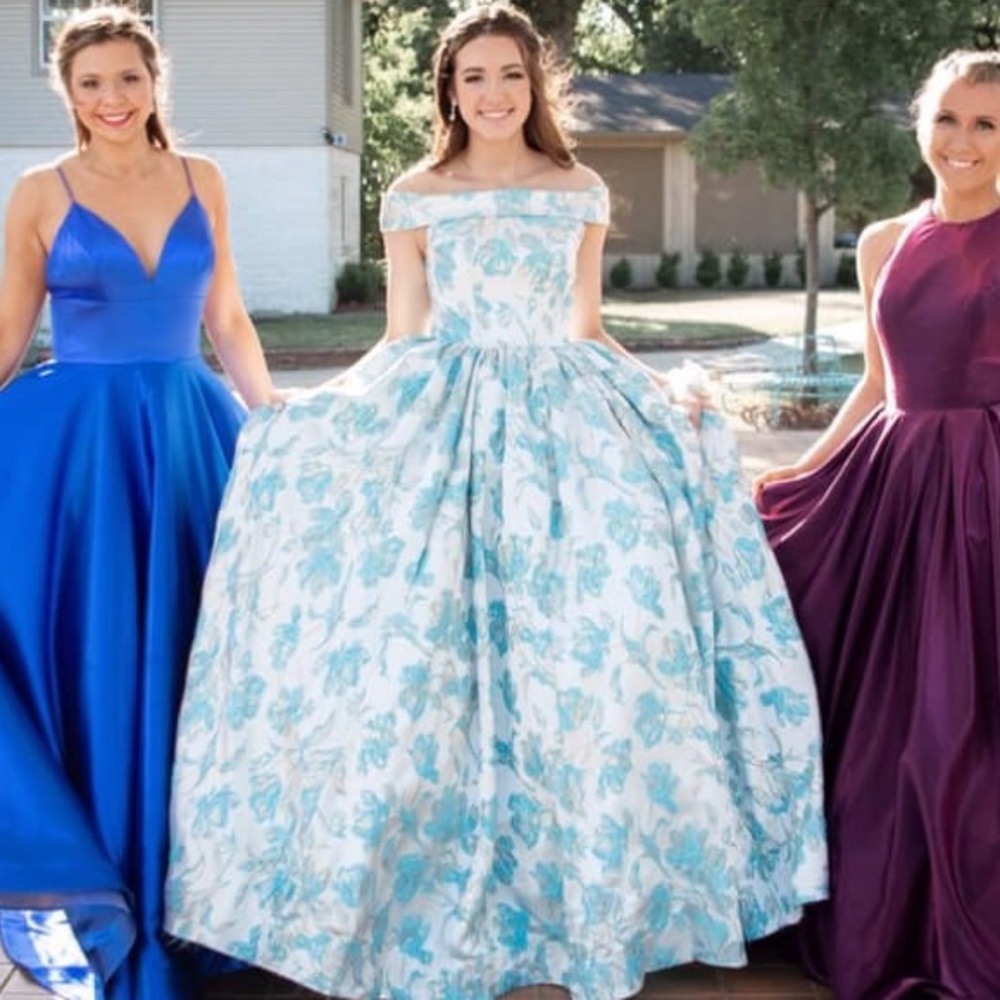 Prom dress - Picture 2 of 2